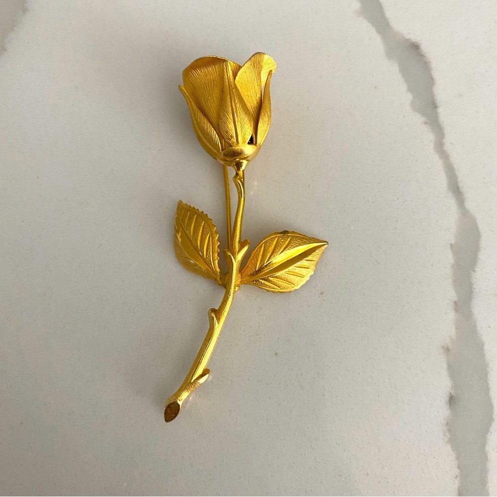 Vintage gold tone rose brooch